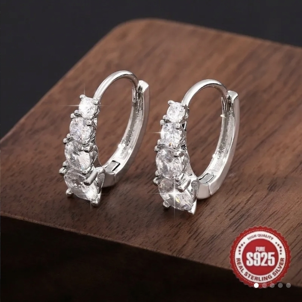 Timeless Silver Stud Earrings with Brilliant-Cut Stones - Picture 3 of 5